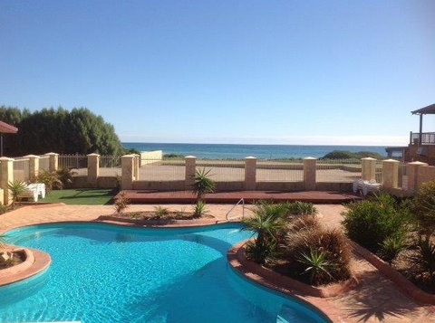 Seaspray Beach Holiday Park - Foster Accommodation 2