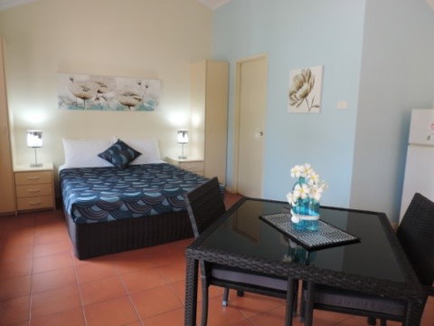 Palm Grove Caravan Resort - Foster Accommodation 1