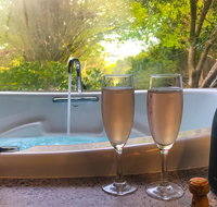 Adelaide Hills Retreats - The Nest - Foster Accommodation