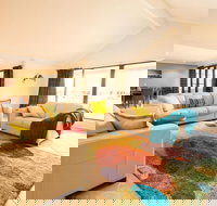 Canal Elegance in Yunderup - Foster Accommodation