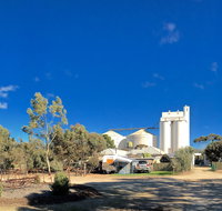 Darke Peak Hotel - Foster Accommodation