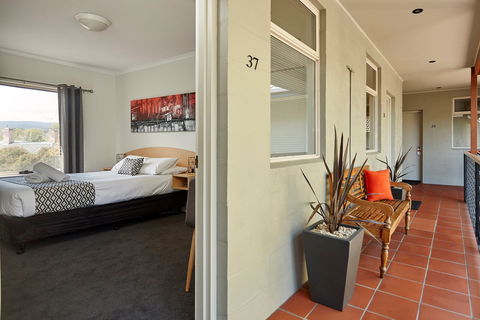Elphin  Motel & Serviced Apartments - Foster Accommodation 1