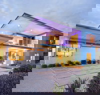 Fragrant Harbour - Foster Accommodation