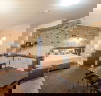 Highlander Motor Inn and Apartments - Foster Accommodation