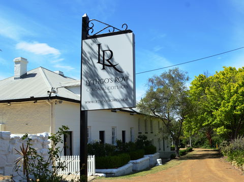 Lythgo's Row Colonial Cottages - Foster Accommodation 2