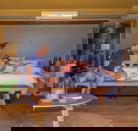 Olio Bello Lakeside Glamping - Foster Accommodation