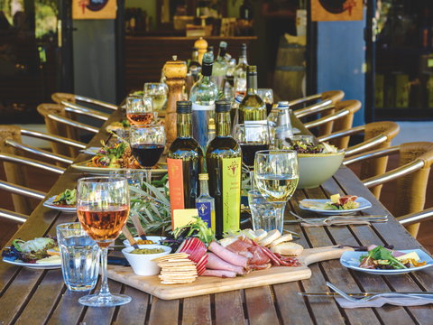 Olio Bello Lakeside Glamping - Foster Accommodation 2