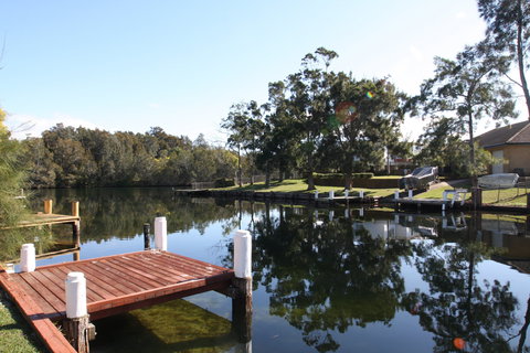 Paradise On The Water - Foster Accommodation 0