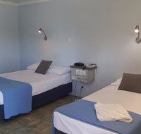 Queens Beach Hotel - Foster Accommodation