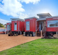 Retro River Rest Luxury Shipping Container House - Foster Accommodation