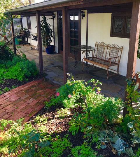 3 Divas Accommodation - The Moscato Cottage - Foster Accommodation 0