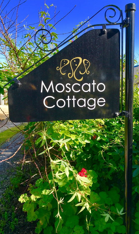 3 Divas Accommodation - The Moscato Cottage - Foster Accommodation 1