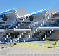 Beachcomber Beachfront  Beach House At Port Elliot on Horseshoe Bay - Foster Accommodation