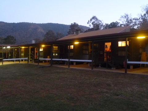 Christmas Creek Cafe` And Cabins - Foster Accommodation 1