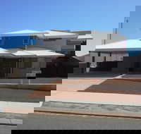 Cozzys Condo Luxury Beach House - Foster Accommodation