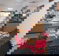 Cross Road Travellers Rest - Foster Accommodation