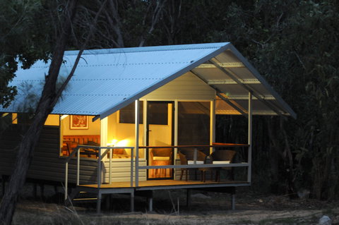Davidsons Arnhemland Safari Lodge - Foster Accommodation 0
