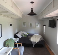Miners Ridge Vineyard Railway Carriage BB - Foster Accommodation