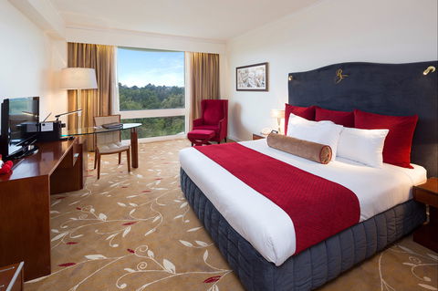 Royal On The Park Hotel And Suites - Foster Accommodation 1