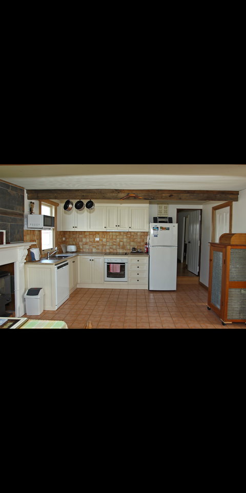 Stable Cottage - Foster Accommodation 2