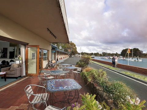 The Waterfront Wynyard - Foster Accommodation 1