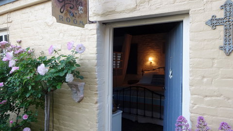 The Globe Inn - Foster Accommodation 2