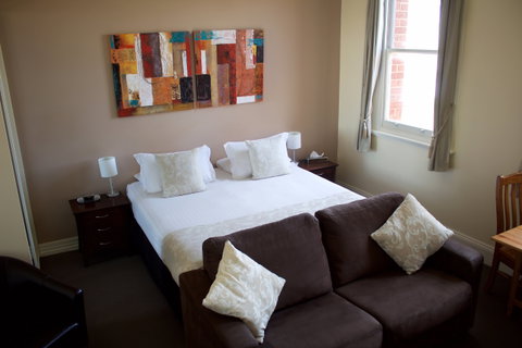 Balcony On Sixth Lodge - Foster Accommodation 2
