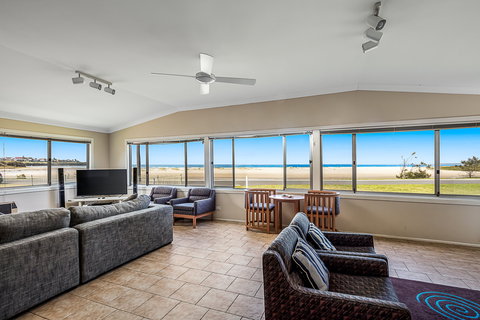 Beach Haven - Foster Accommodation 0