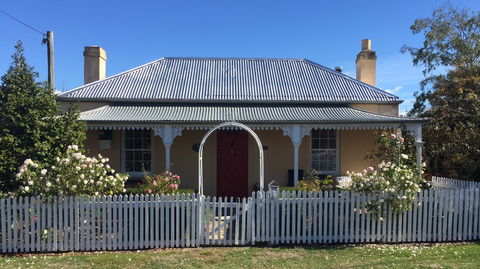 Bellamona - Cosy Georgian Cottage - Foster Accommodation 0
