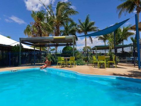 Devils Marbles Hotel - Foster Accommodation 0