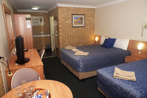 Forest Lodge Motor Inn And Restaurant - Foster Accommodation 1