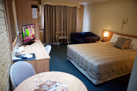 Forest Lodge Motor Inn And Restaurant - Foster Accommodation 2