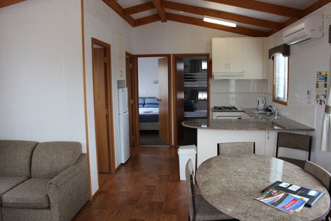 Golden Terrace Holiday Park - Foster Accommodation 2