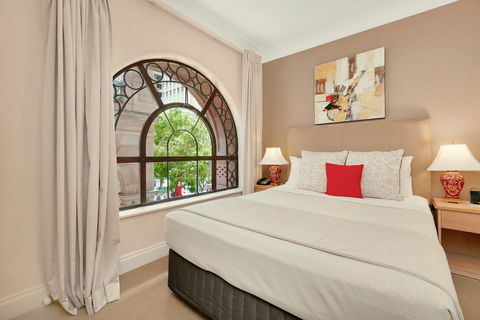 Manor Apartment Hotel - Foster Accommodation 1