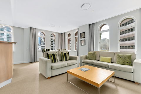 Manor Apartment Hotel - Foster Accommodation 2