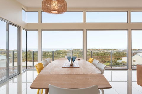 Neighbour Avenue - Foster Accommodation 1