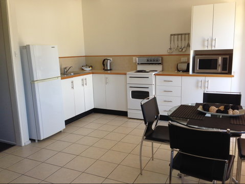 Palm View Holiday Apartments - Foster Accommodation 2