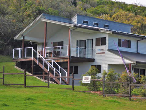 Point Plomer Holiday Cottages - Foster Accommodation 0