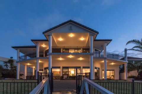 Port Lincoln Marina Luxury Escape - Foster Accommodation 0