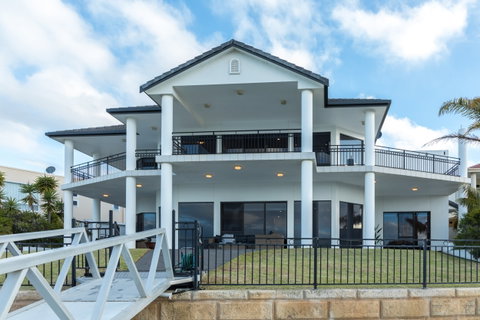 Port Lincoln Marina Luxury Escape - Foster Accommodation 1
