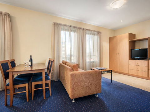 Quest Savoy - Foster Accommodation 2