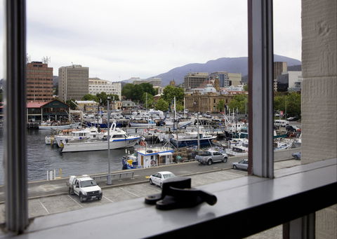 Sullivans Cove Apartments - Harbourside - Foster Accommodation 1