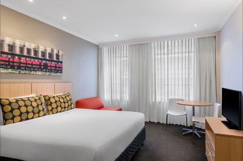 Travelodge Hotel Sydney Martin Place - Foster Accommodation 0
