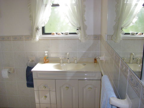 Tradewinds At The Bay - Foster Accommodation 2