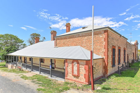 Wellington Courthouse. - Foster Accommodation 0