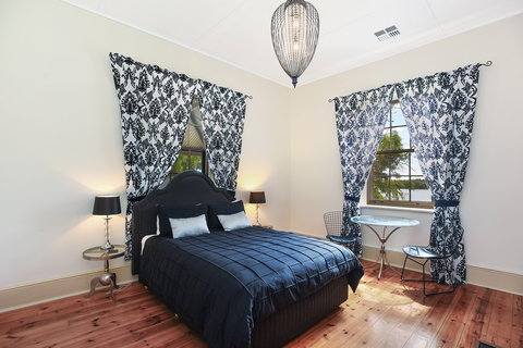 Wellington Courthouse. - Foster Accommodation 1