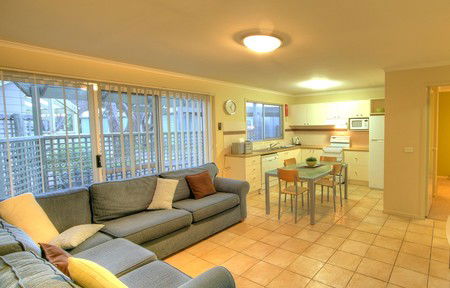 BIG4 Whiters Holiday Village - Foster Accommodation 3