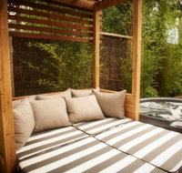 Lake House - Foster Accommodation