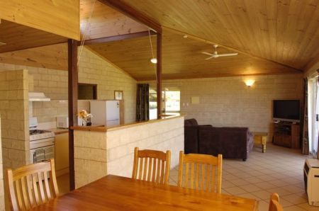 Discovery Holiday Parks - Koombana Bay - Foster Accommodation 1