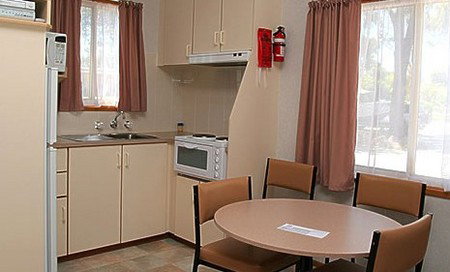 Yorketown Caravan Park - Foster Accommodation 1